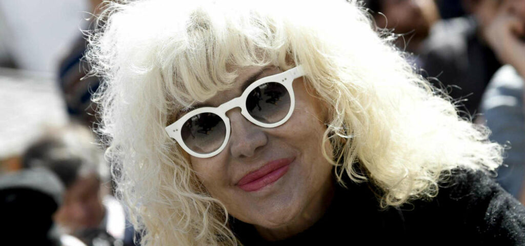 Dolore insopportabile: dito gonfio per una martellata?