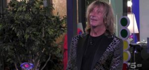 Enzo Paolo Turchi: la brutta strada rifiutata da giovane, i ricordi del contrabbando di sigarette