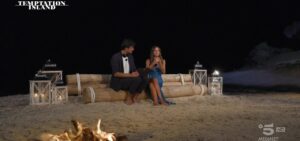 A Temptation Island 2024 si svolge il falò di confronto tra Mirco e Alessia, con la coppia che si...