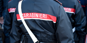 Questo testo riporta l'ennesimo femminicidio avvenuto a San Felice a Cancello, dove una giovane...