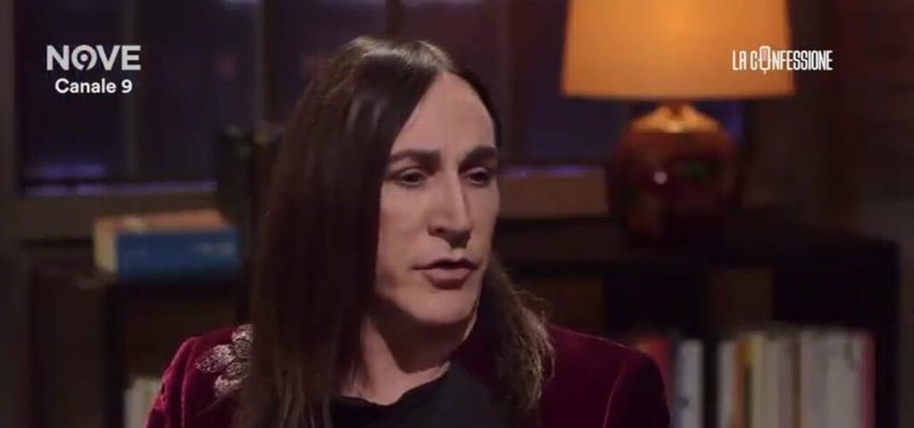 Manuel Agnelli è noto per il suo ruolo di giudice a X Factor 2024 e per la sua riservata vita...