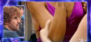 Nella nuova diretta del Grande Fratello, Michael Castorino ha scatenato polemiche per un commento...