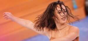 Rebecca stupisce tutti: arriva prima mentre Gabriele è assente