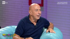 Roberto Ciufoli si trasforma in Adriano Celentano: “La gloriosa nascita a Milano” e il legame con Theodora Bugel