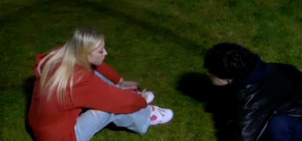 Nel testo "Amici 2024, Senza Cri parla di Alena", si tratta della critica di Cri nei confronti di...