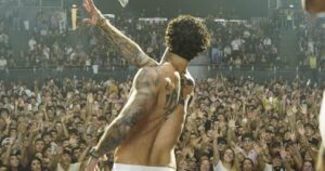 Una fan riceve i Biccy ma ha la fobia dei piedi