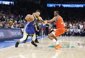 Boston vince contro Milwaukee, Phoenix stoppata da Curry che affonda i Thunder