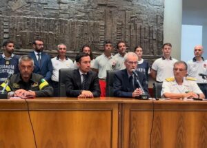 La Procura di Termini Imerese ha aperto un fascicolo per il naufragio del maxi yacht Bayesian...