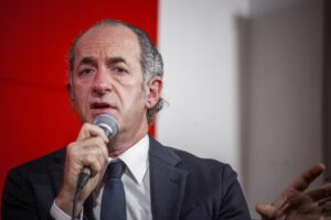 Il governatore del Veneto, Luca Zaia, sostiene che l'autonomia differenziata è essenziale per...