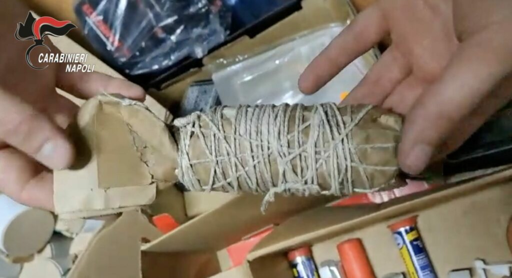 Arrestato 18enne nel Casertano con 65 chili di botti illegali sequestrati