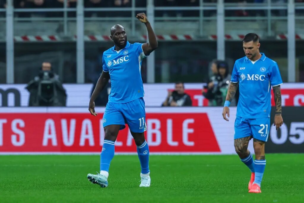 Il Napoli vince 2-0 contro il Milan con Lukaku e Kvara in grande forma