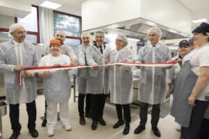 Il Centro Cucina di via Giusti a Milano riapre con nuove politiche alimentari