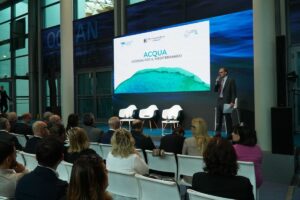 Il cambiamento climatico sta portando a una crescente domanda di acqua e a una diminuzione delle...