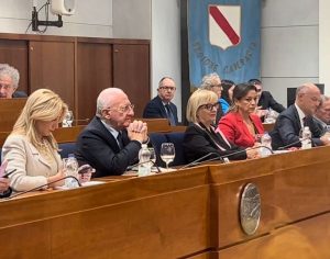 La mozione di sfiducia a De Luca respinta dalla Consiglio della Campania
