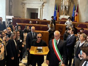 Venditti dedica il premio della Lupa Capitolina a Roma.