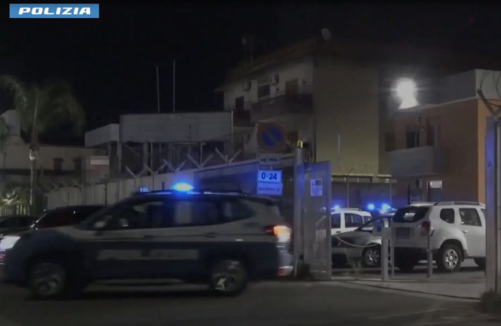 La Polizia di Stato di Catania ha eseguito un'ordinanza contro 18 persone accusate di omicidio...