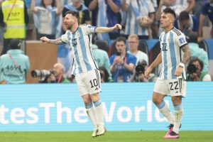 L'Argentina subisce una terza sconfitta nel girone di qualificazione ai Mondiali 2026, perdendo 2-1...