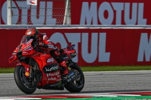 Bagnaia conquista la pole position, Espargaro secondo e Martin si piazza quarto