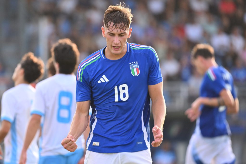 Pio Esposito, talentuoso attaccante dell'Under 21 e dello Spezia, vive giorni intensi tra gol e...