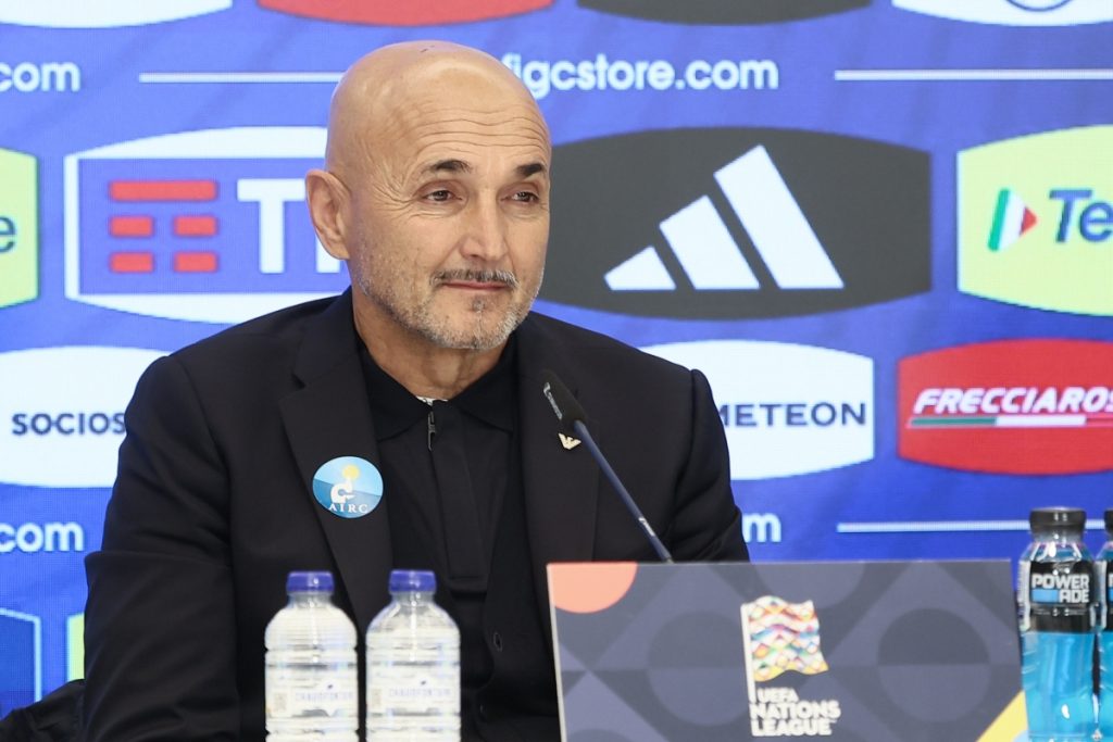 Il ct della Nazionale italiana di calcio, Luciano Spalletti, si prepara per la sfida contro la...