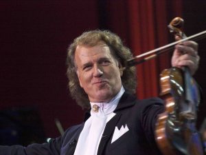 Il famoso violinista e direttore d'orchestra Andrè Rieu si esibirà per la prima volta a Milano, al...
