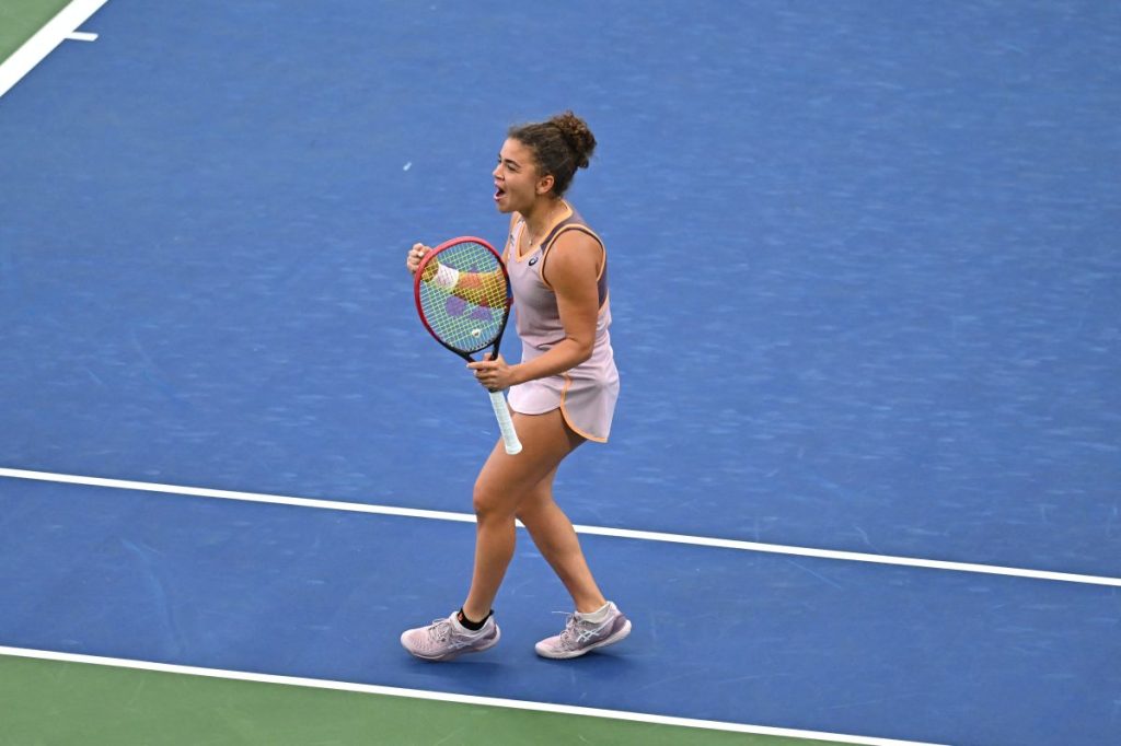 L’incredibile prestazione di Paolini guida l’Italia alla vittoria nella BJK Cup, le azzurre trionfano