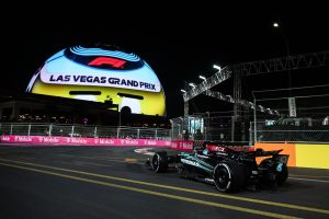 Russell conquista la pole a Las Vegas, Sainz si piazza secondo e Leclerc quarto