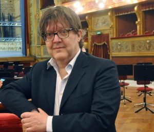 Il Teatro Massimo di Palermo riapre dopo oltre tre mesi di chiusura a causa del Coronavirus, con la...