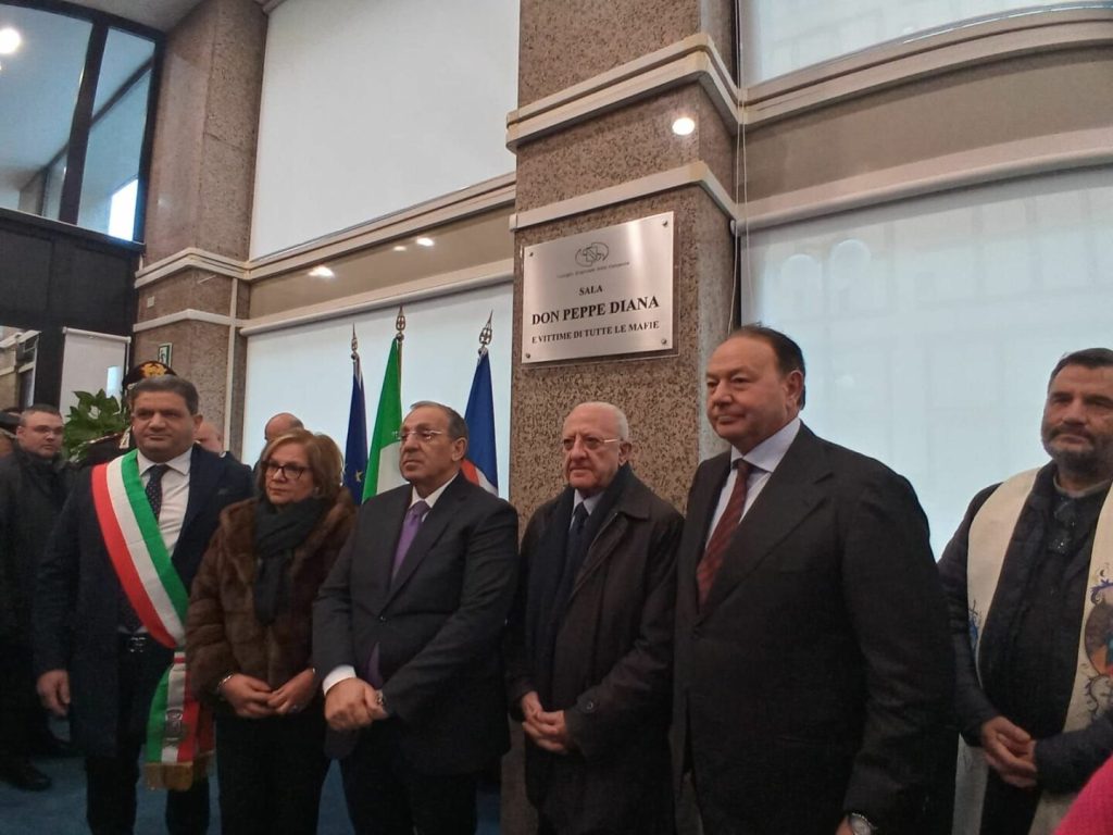 Il Consiglio regionale della Campania ha intitolato una sala a don Peppe Diana e alle vittime delle...
