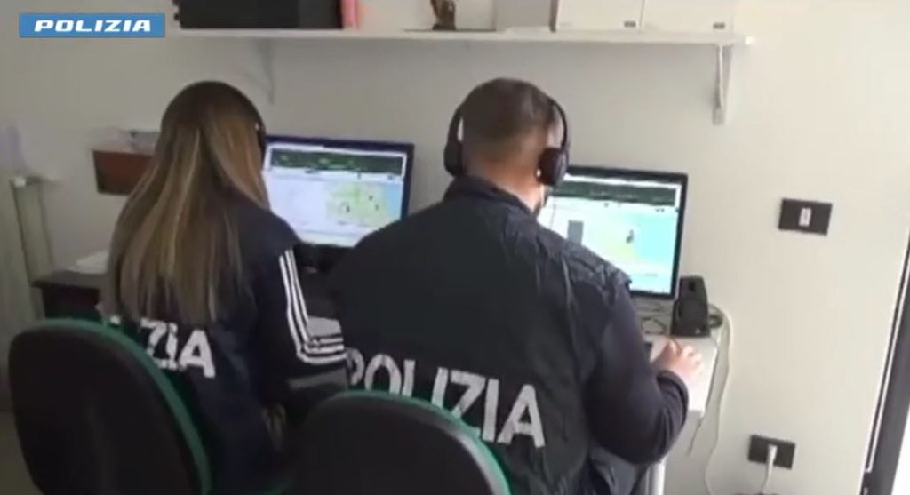 La Polizia di Crotone ha arrestato 46 persone accusate di appartenere a un'associazione armata per...