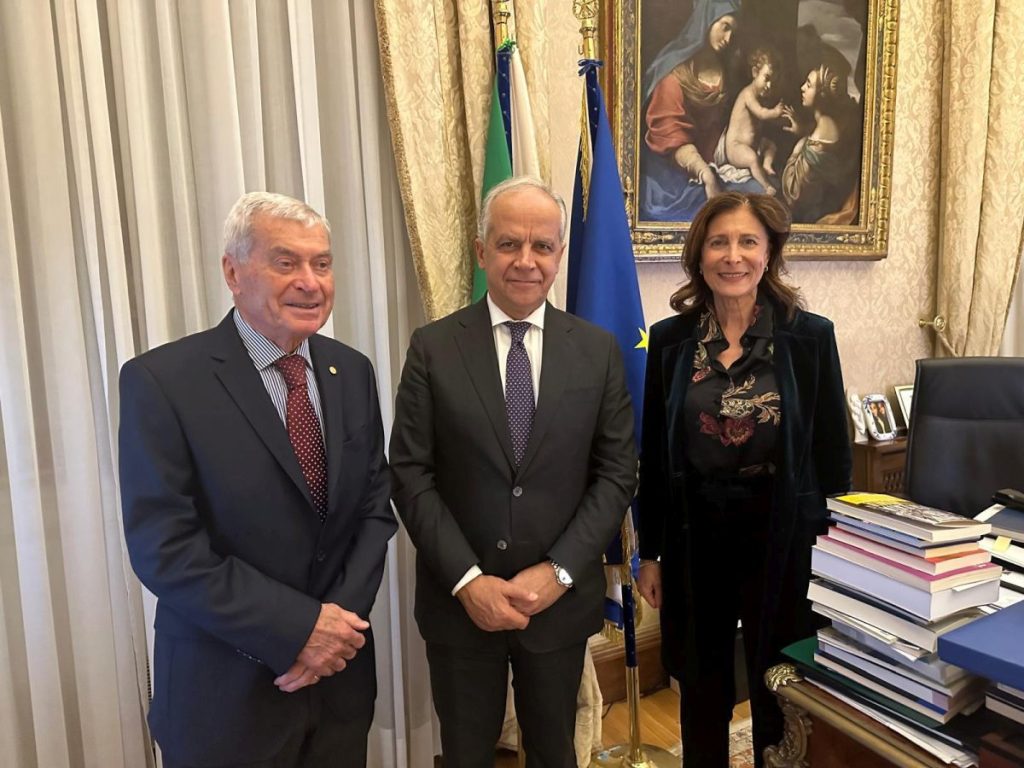 Il Presidente di Confcommercio, insieme alla Vice Presidente per la Legalità e la Sicurezza, ha...