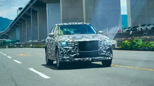 Ogni modello Mazda deve superare rigorosi test condotti sulla pista di prova di Hiroshima per...