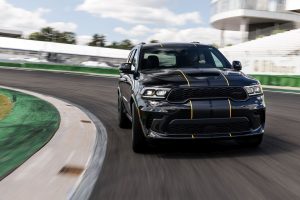 La Dodge Durango SRT 392 AlcHEMI del 2024 è un modello esclusivo che unisce prestazioni elevate...