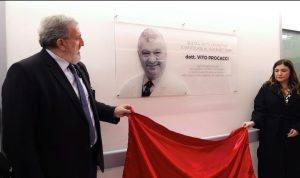 Il dottor Vito Procacci è stato ricordato con una targa nel Pronto soccorso che ha diretto a Bari...