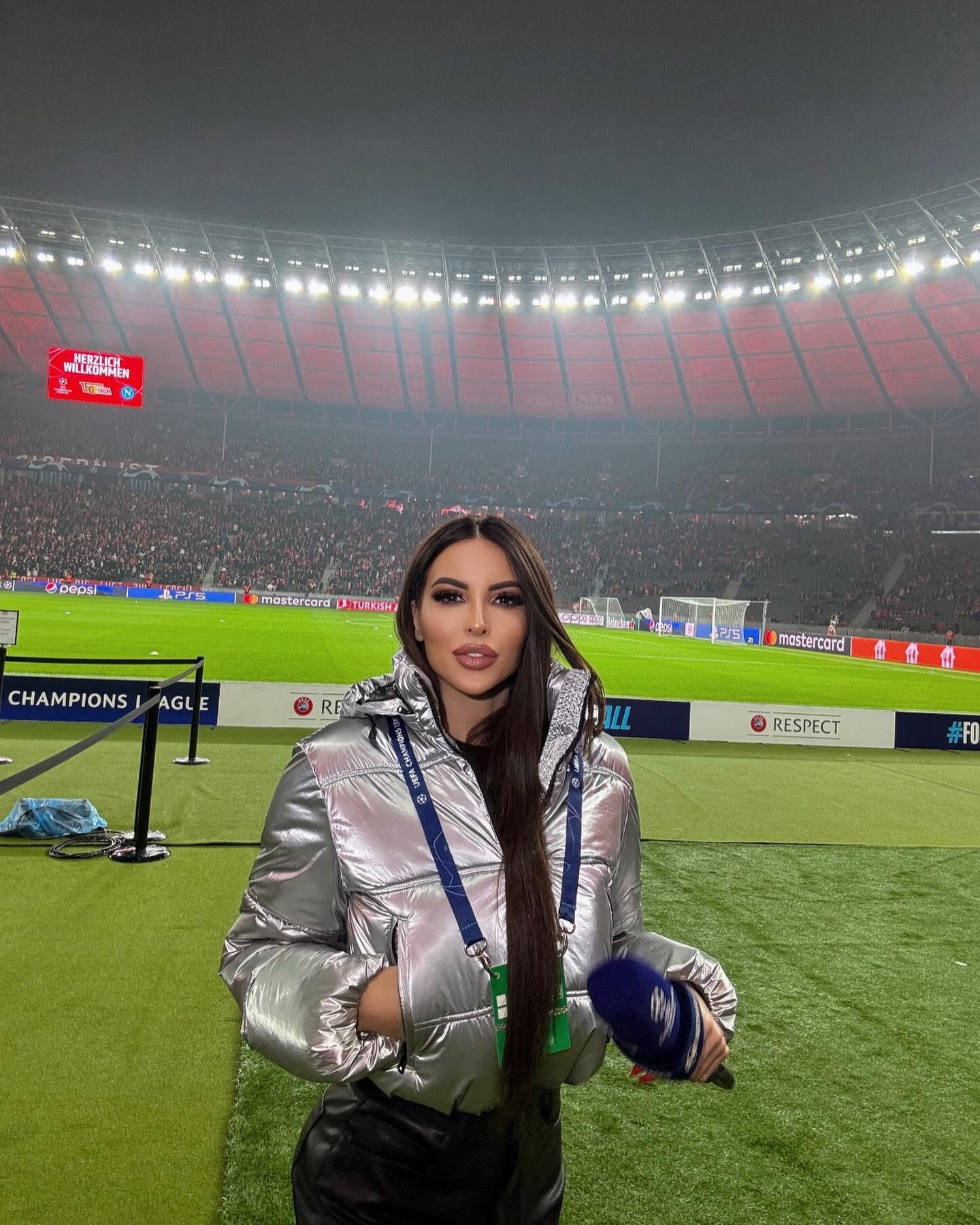 Marialuisa Jacobelli The chaaaampions 
Last night   


Ps. Ultima foto grazie...