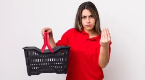 della solitudine: il duplice costo di vivere da soli