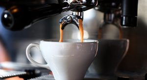 Come fare un perfetto espresso: i consigli dell’esperto per dire addio ai caffè speciali acidi