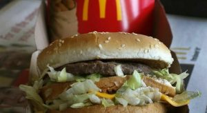 Una tragica morte ha colpito Angelica Vazquez, 6 anni, dopo aver mangiato un cheeseburger al...