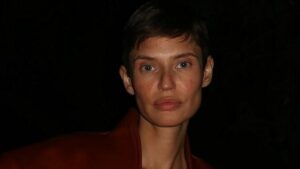 Bianca Balti sorprende con un look a taglio corto su Instagram