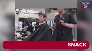 Bianca Balti taglia i capelli di nuovo come parte della sua lotta contro il tumore alle ovaie