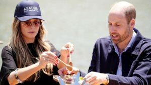 Il principe William ha visitato Kalk Bay e incontrato i bagnini del National Sea Rescue Institute...