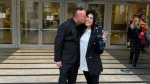 Gigi D'Alessio e la sua ex moglie Carmela Barbato mantengono un ottimo rapporto per il bene dei loro...