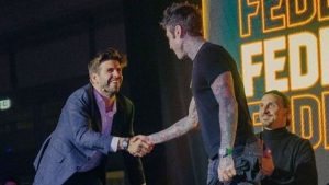 Fedez e Luciano Moggi, insieme in squadra di calcio: “Vogliamo anche creare una hit musicale”