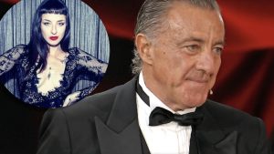 Angelica Barbareschi, una delle otto figlie di Luca Barbareschi, ha un rapporto distante con il...