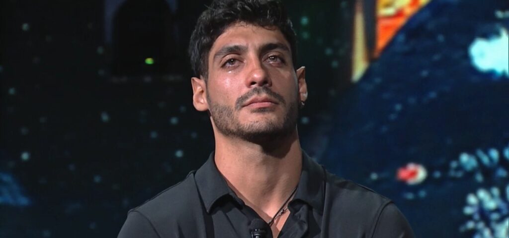 Javier_Martinez_lacrime_madre_Grande_Fratello_MEDIASET_INFINITY_2024.jpg