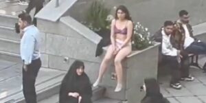 Ahoo Daryaei, la ragazza che si è spogliata all’università di Teheran: scomparsa senza notizie