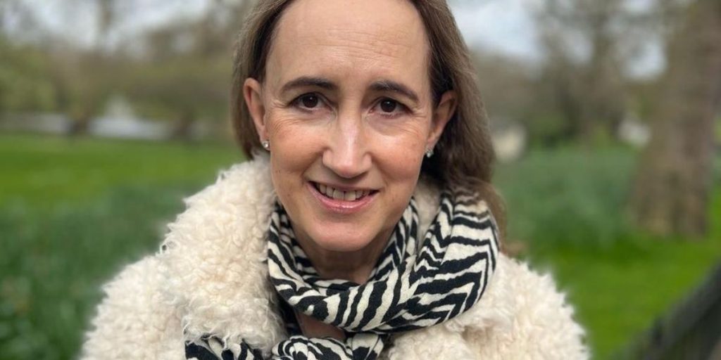 “Svegliarsi in ospedale: la mia battaglia contro il tumore al cervello” – il racconto di Sophie Kinsella