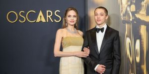 Angelina Jolie e il figlio Knox sul red carpet: una tenera complicità