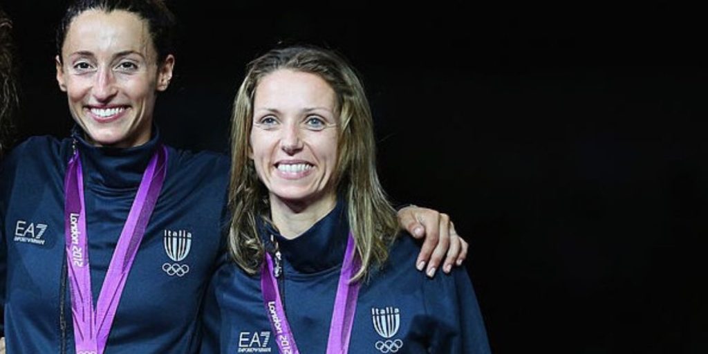 Elisa Di Francisca chiede: “Possiamo fare pace?” mentre Vezzali risponde: “Quando imparerai a rispettare gli altri”