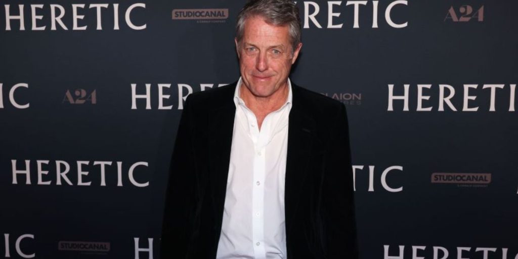 Hugh Grant, con il suo fascino britannico e lo stile da dandy moderno, ha incantato generazioni di...